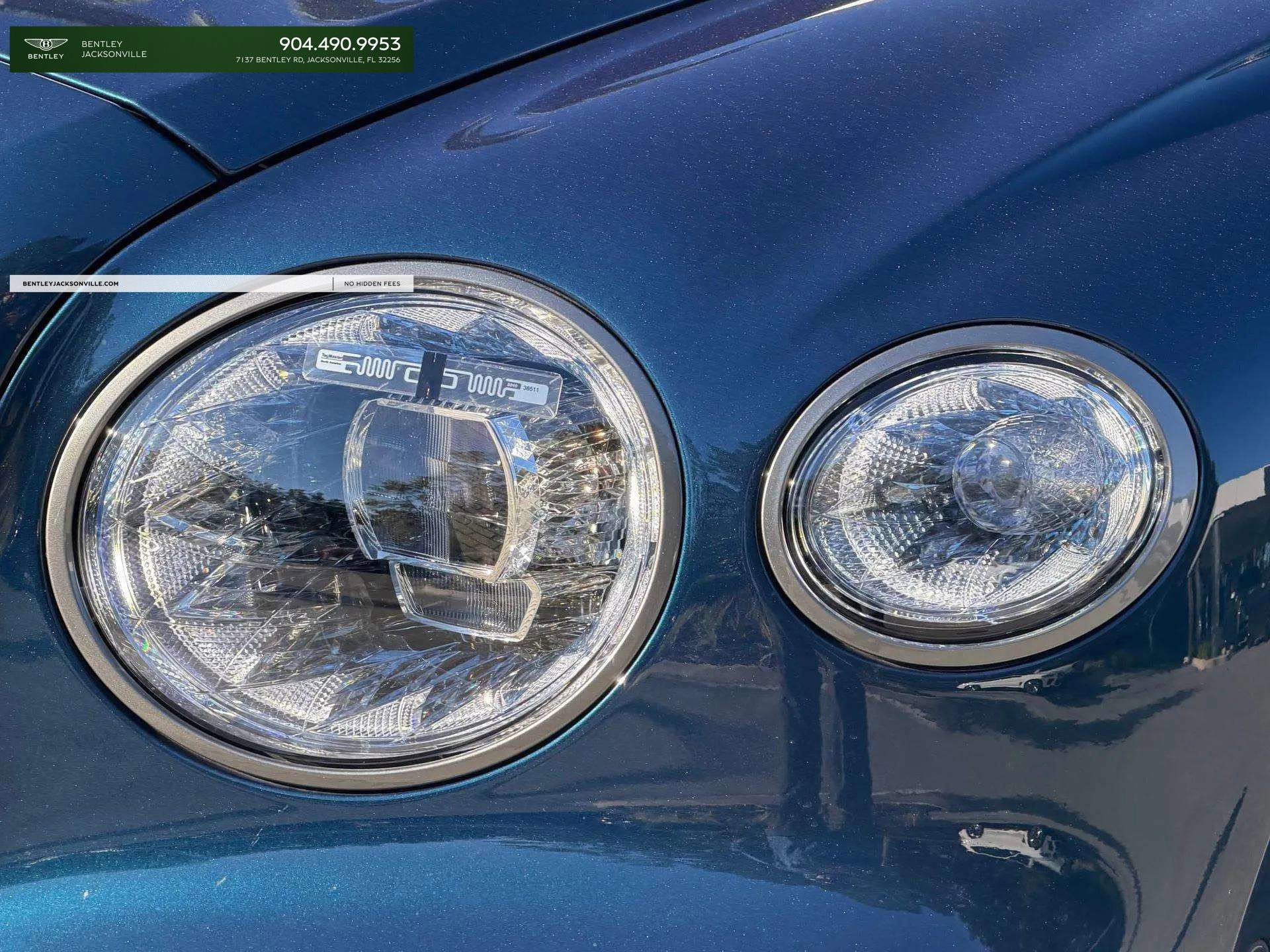 Used 2025 Bentley Flying Spur Plug-In Hybrid image 13