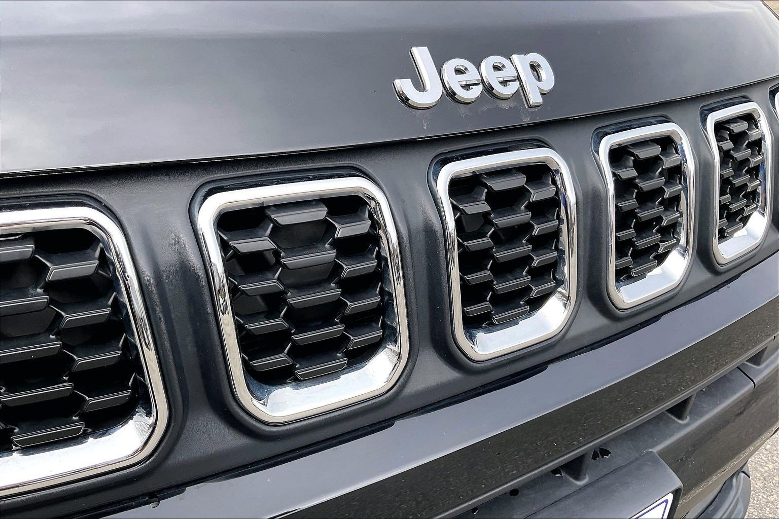 Certified 2025 Jeep Compass Latitude image 25