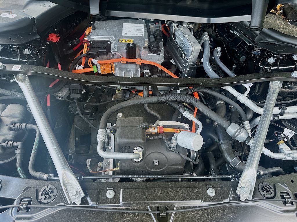 Used 2025 BMW i7 xDrive60 AWD/4WD image 33