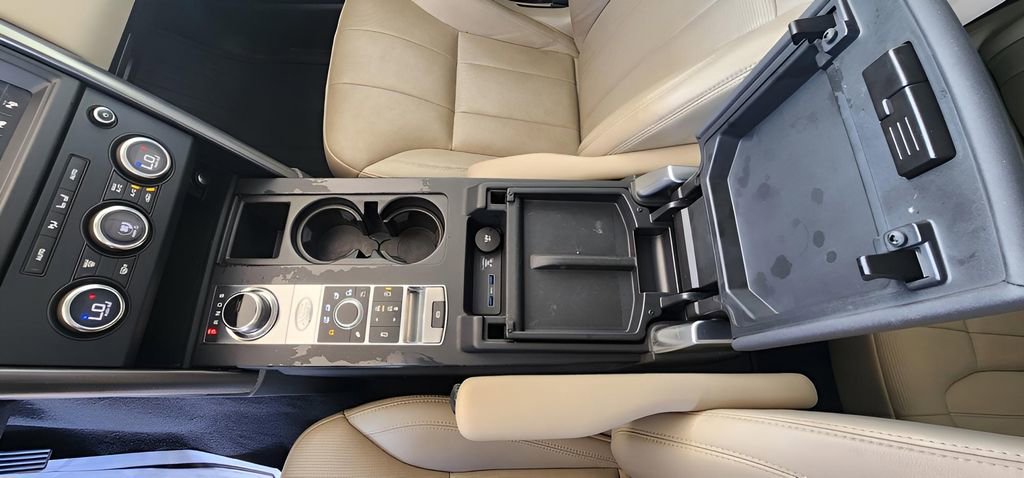 Used 2020 Land Rover Discovery Landmark image 31