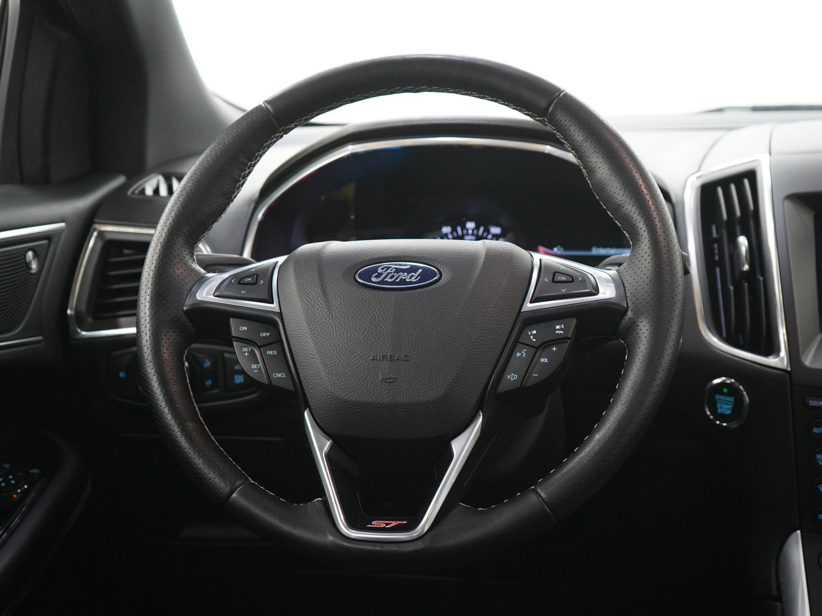 Used 2019 Ford Edge ST w/ Cold Weather Package AWD/4WD image 14