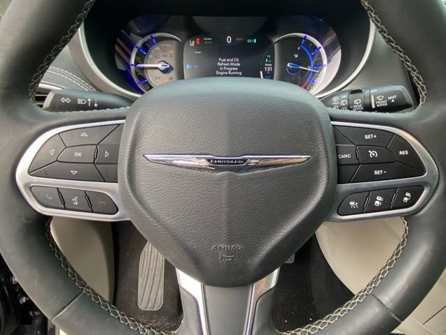 Used 2023 Chrysler Pacifica Touring-L image 17