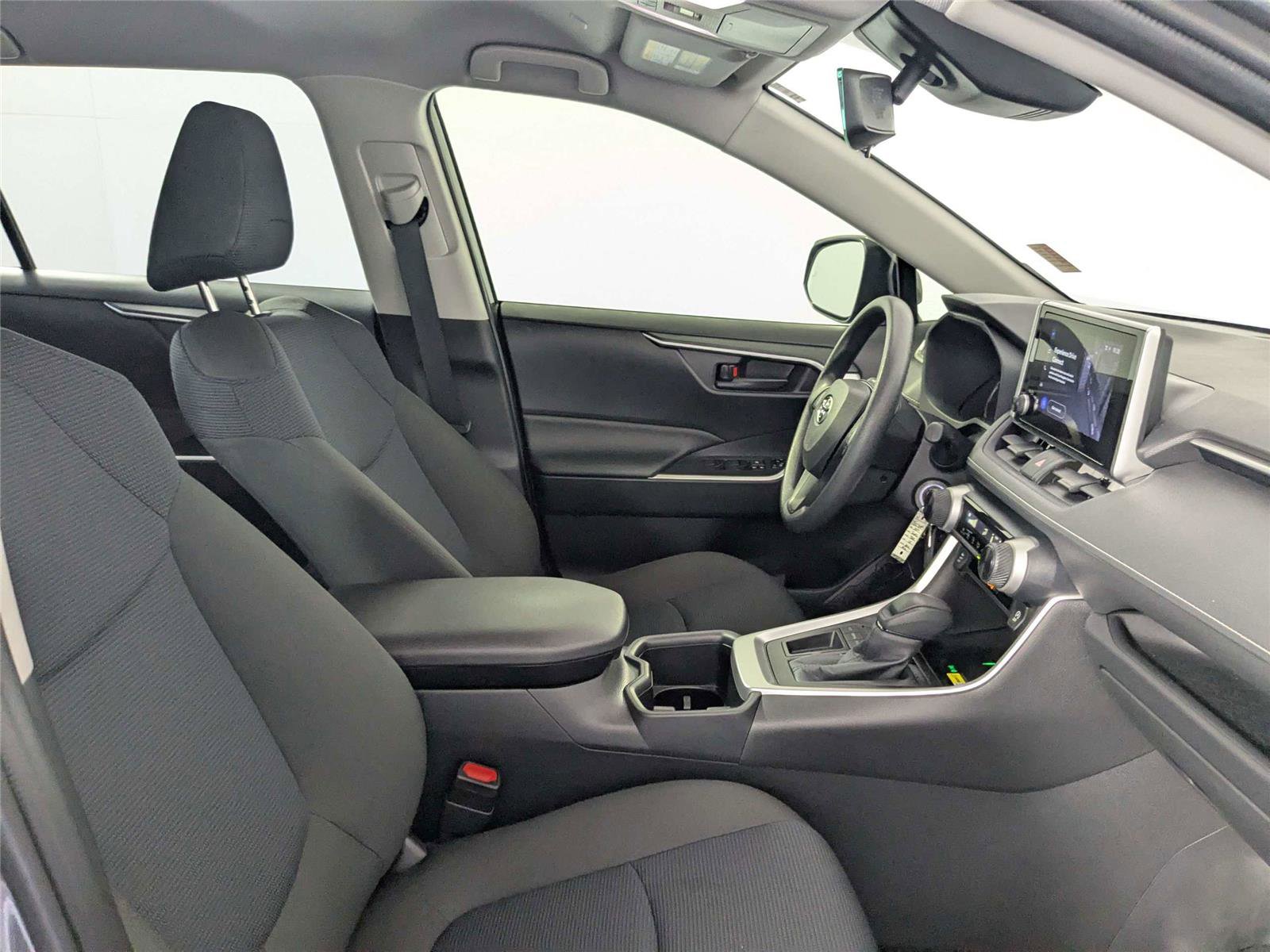 Certified 2025 Toyota RAV4 LE FWD image 32