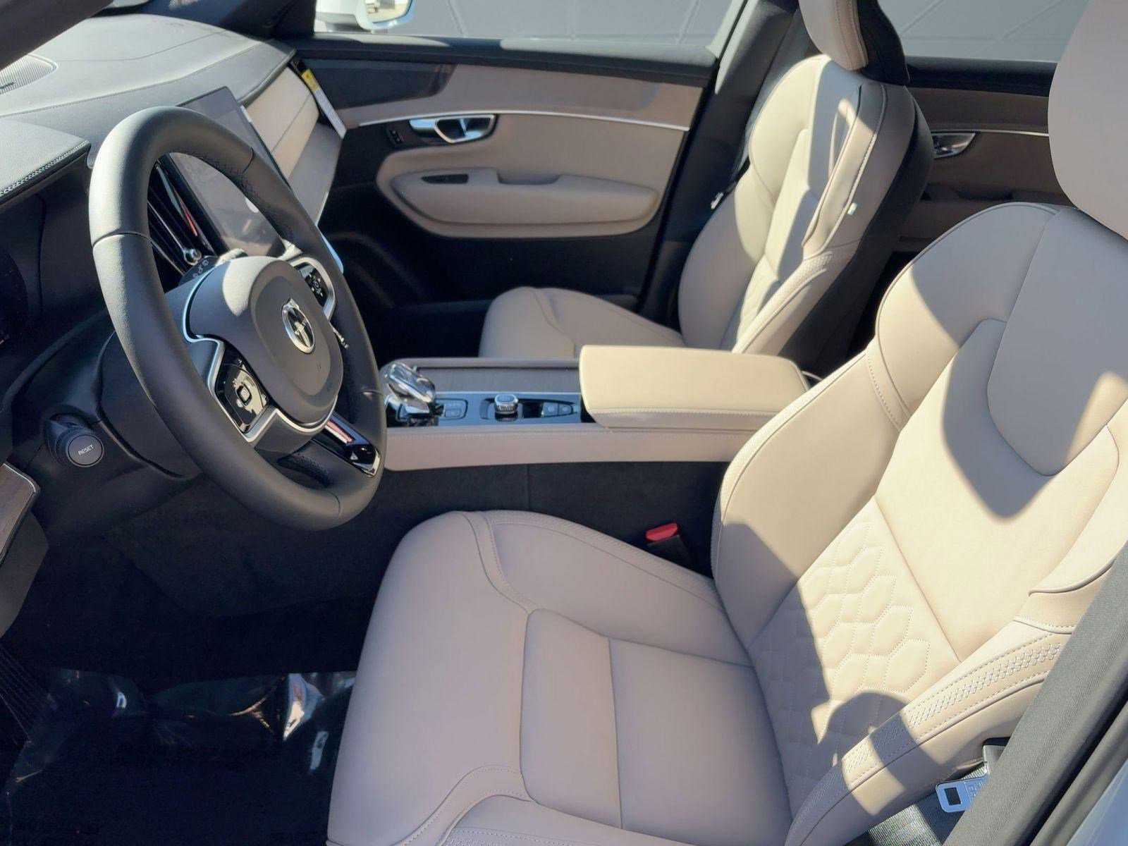 New 2026 Volvo XC90 T8 Plus w/ Protection Package image 5