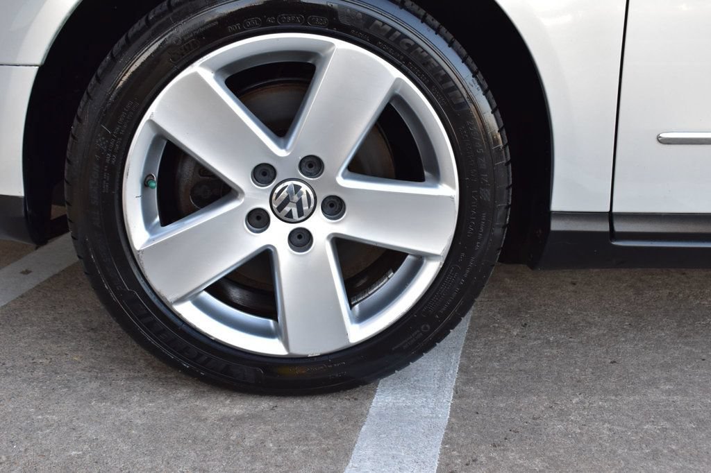 Used 2009 Volkswagen Passat Komfort FWD image 11