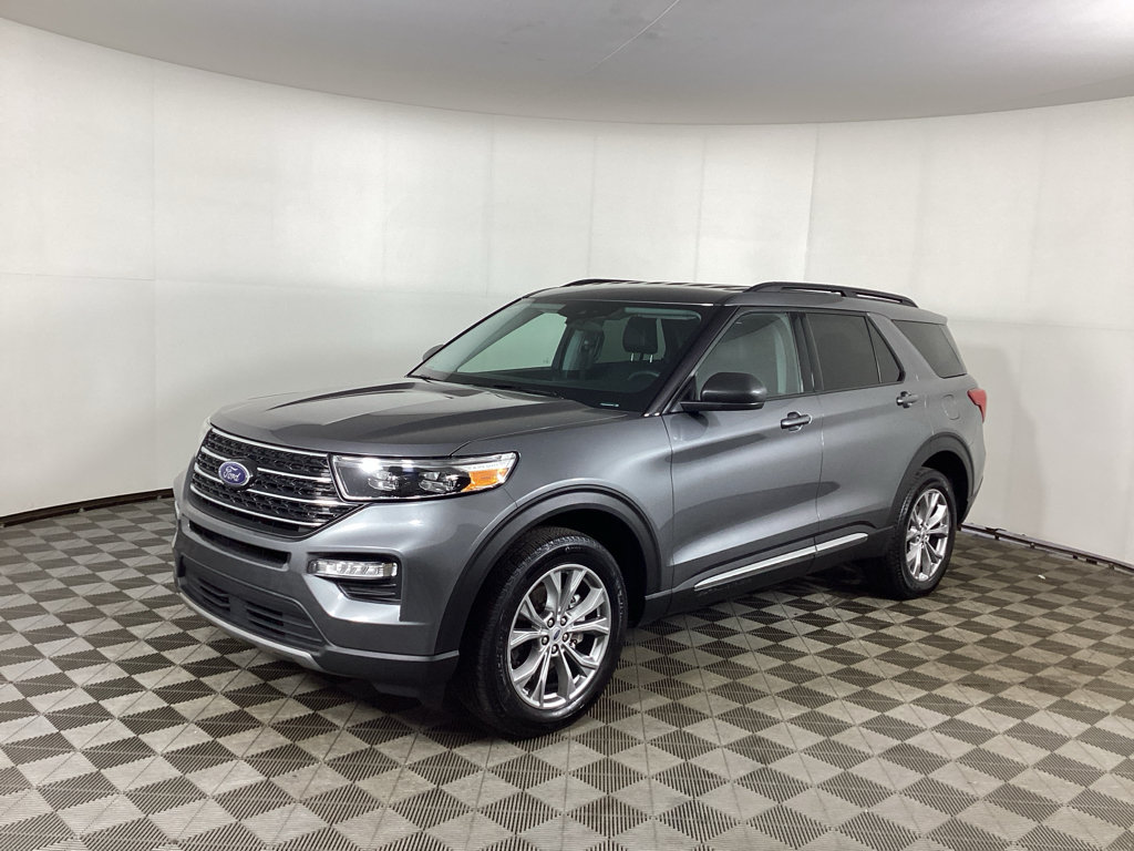 Used 2023 Ford Explorer XLT w/ Equipment Group 202A AWD/4WD image 5
