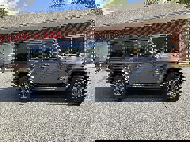 Used 2018 Jeep Wrangler Unlimited Sahara w/ Dual Top Group image 4