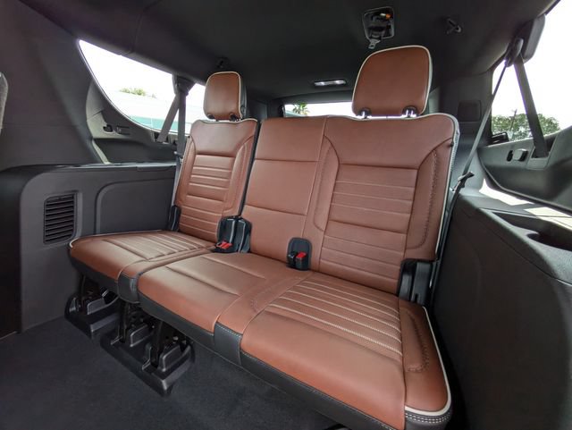 Used 2023 GMC Yukon XL Denali Ultimate AWD/4WD image 15