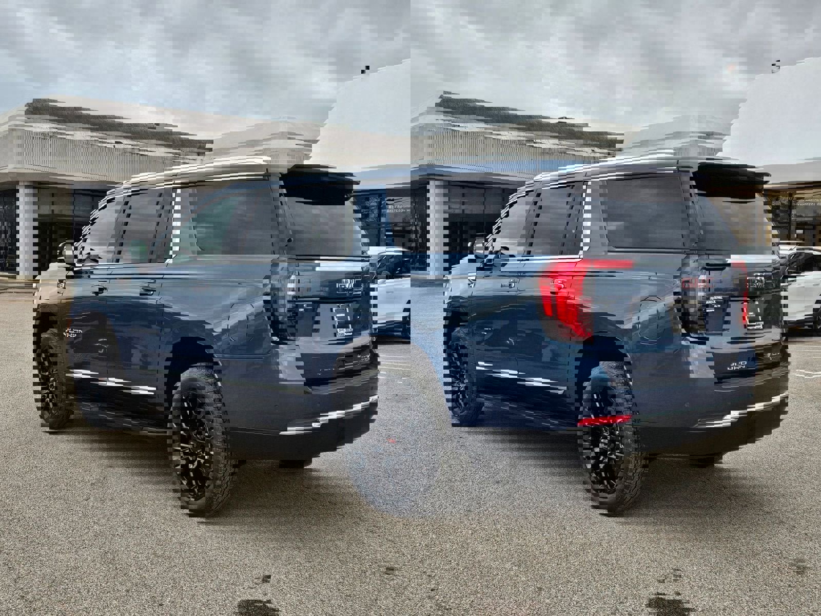 New 2026 GMC Yukon XL Elevation image 3