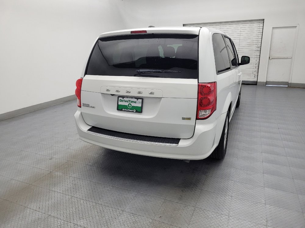 Used 2018 Dodge Grand Caravan SE w/ UConnect Hands-Free Group image 7