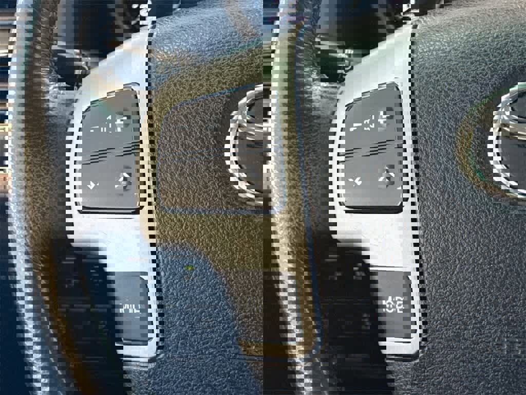 Used 2015 Toyota Land Cruiser image 26