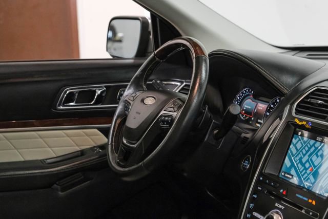 Used 2018 Ford Explorer Platinum image 17