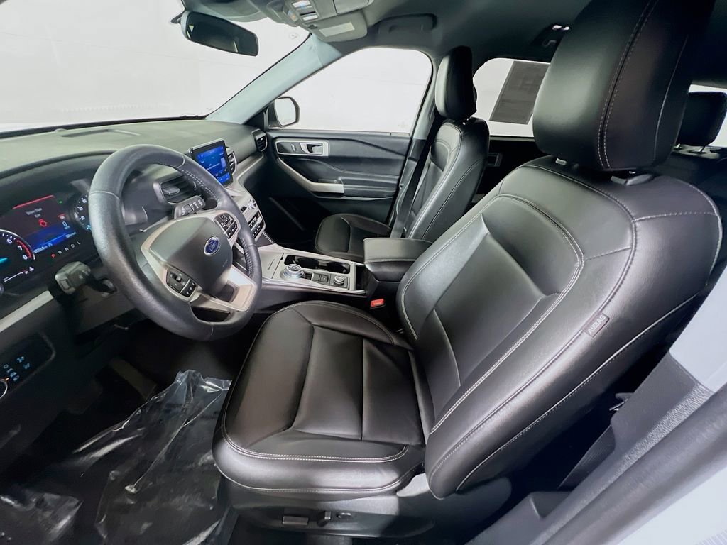 Used 2024 Ford Explorer XLT w/ Equipment Group 202A image 18