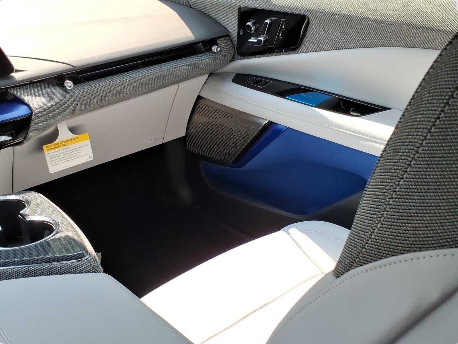 New 2027 Cadillac Optiq Luxury w/ LPO, Floor Liner Package AWD/4WD image 10