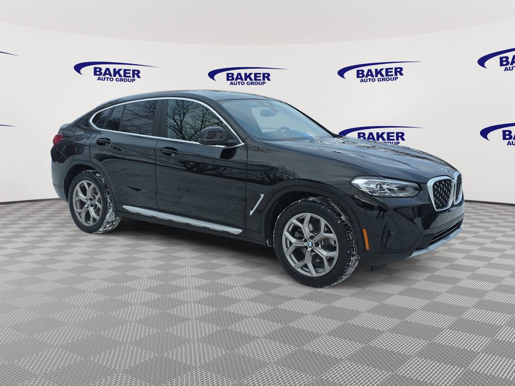 Used 2025 BMW X4 xDrive30i image 3