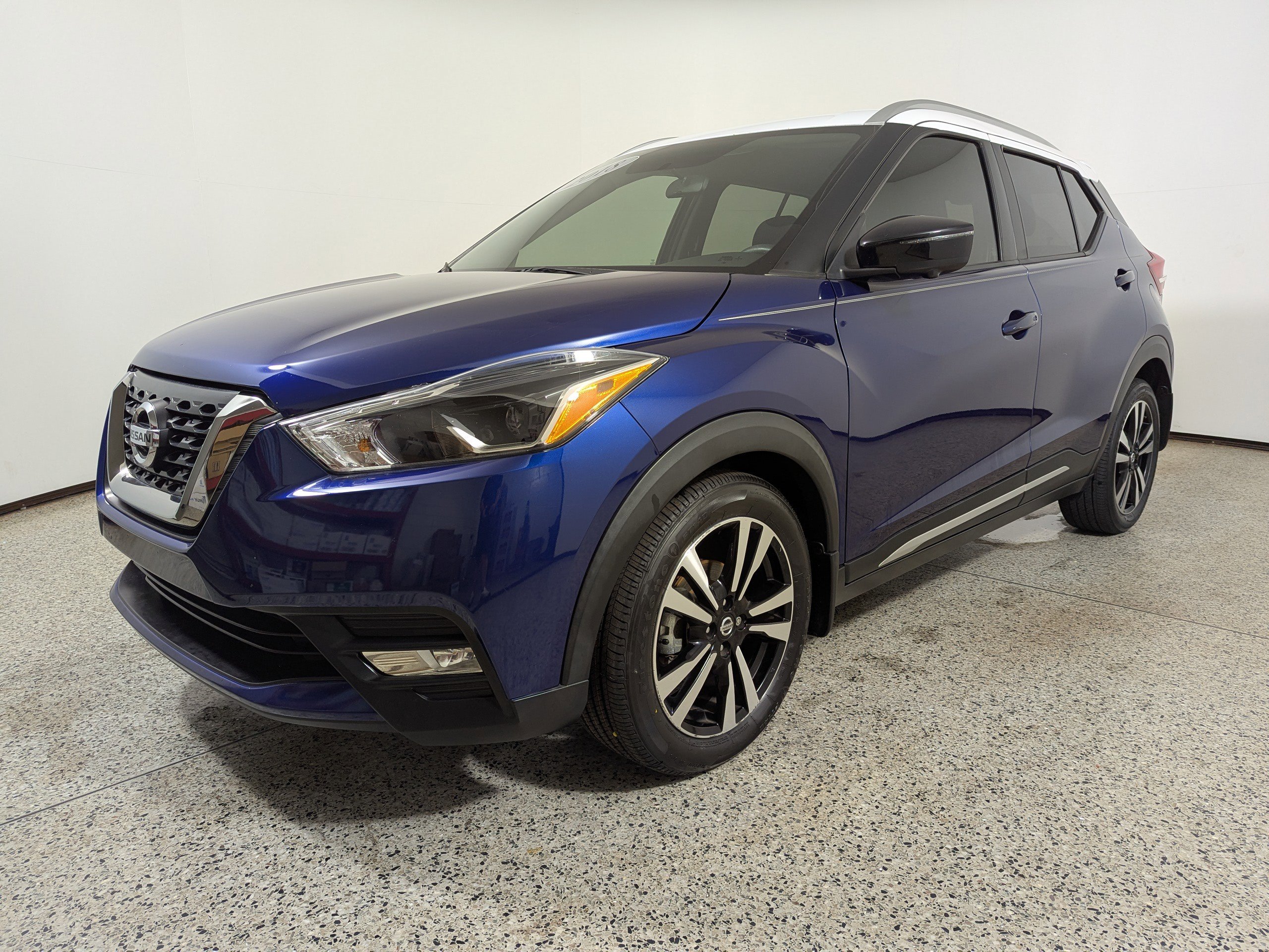 Used 2018 Nissan Kicks SR FWD image 3