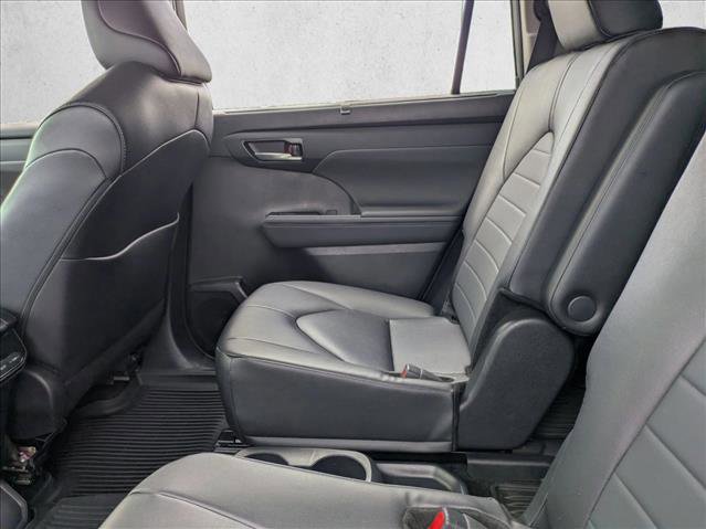 Certified 2024 Toyota Highlander XLE image 19