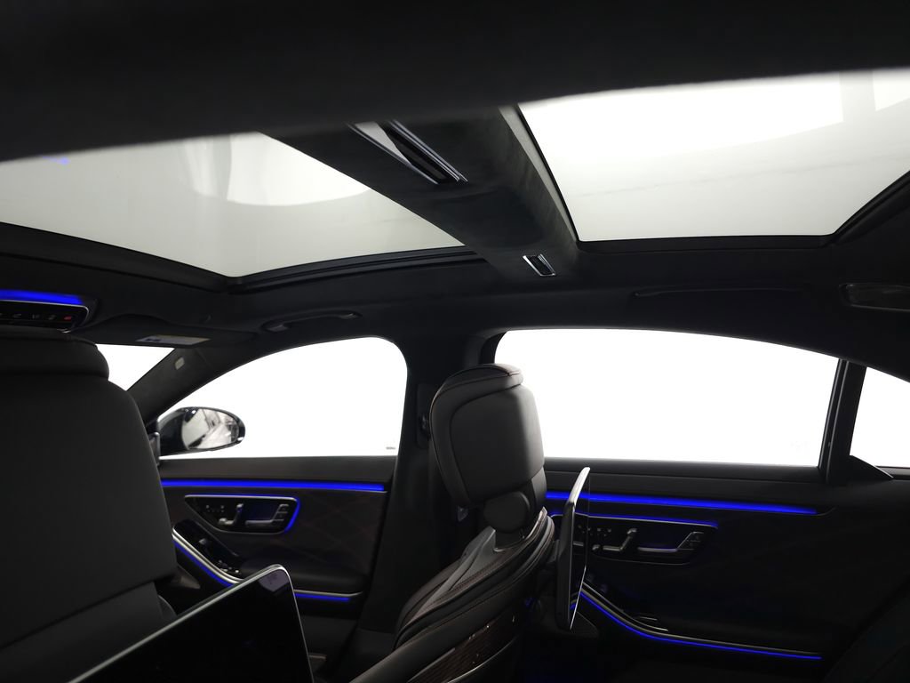 Used 2024 Mercedes-Benz S 63 AMG S w/ Carbon Fiber Exterior Package image 27