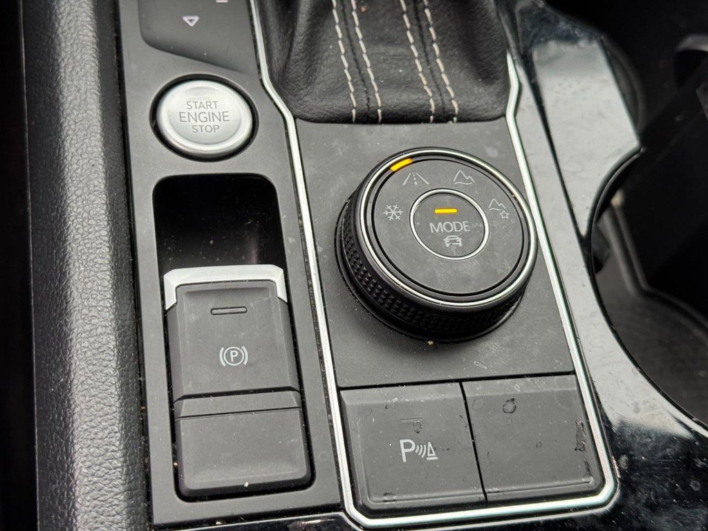 Used 2021 Volkswagen Atlas SEL R-Line image 24