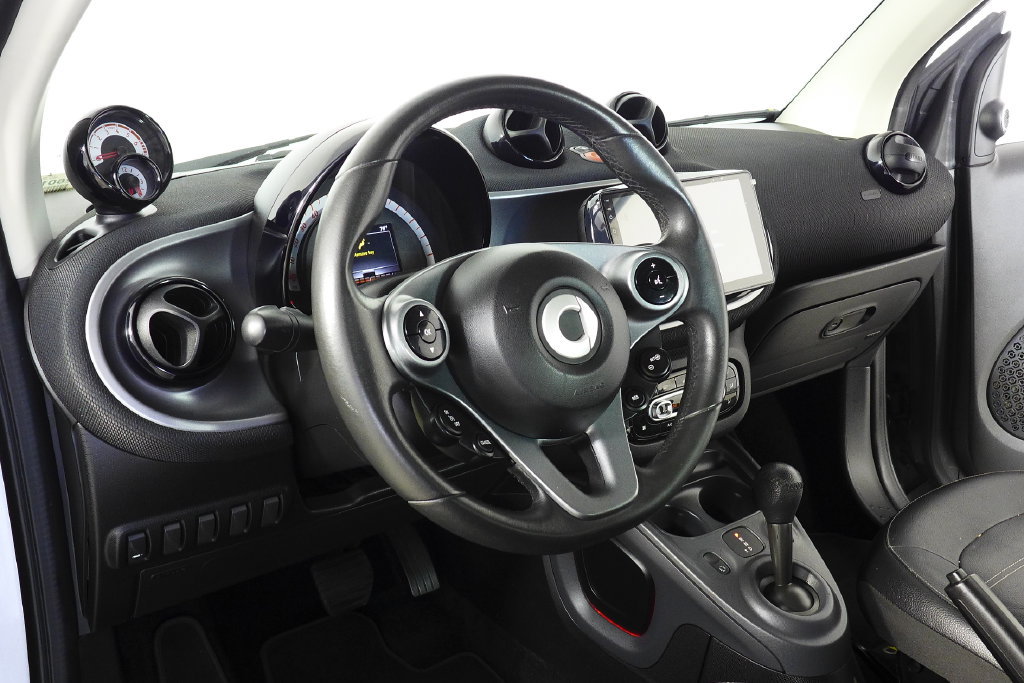 Used 2016 smart fortwo Proxy RWD image 24