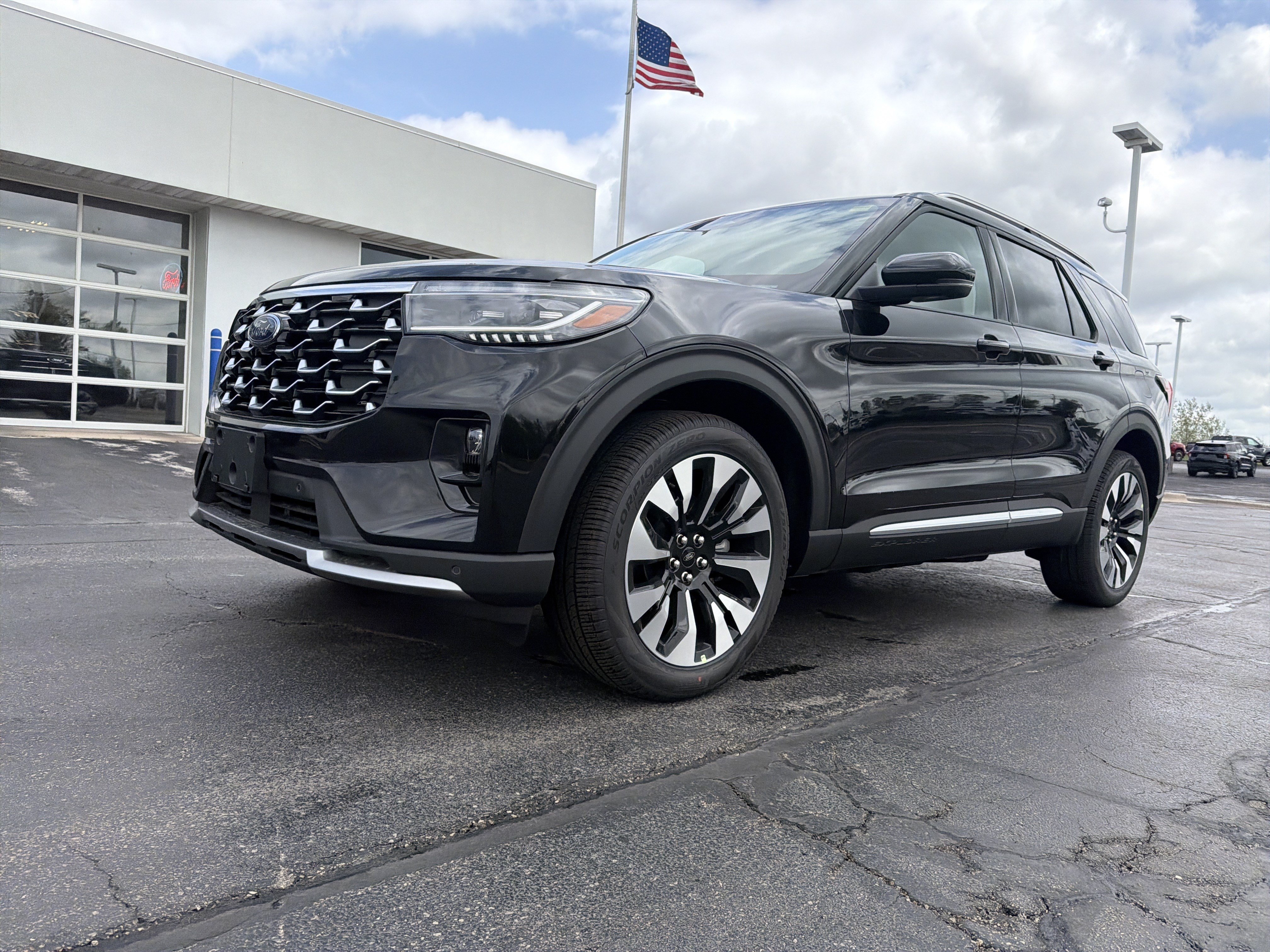 New 2026 Ford Explorer Platinum w/ LUX Leather Package AWD/4WD image 2