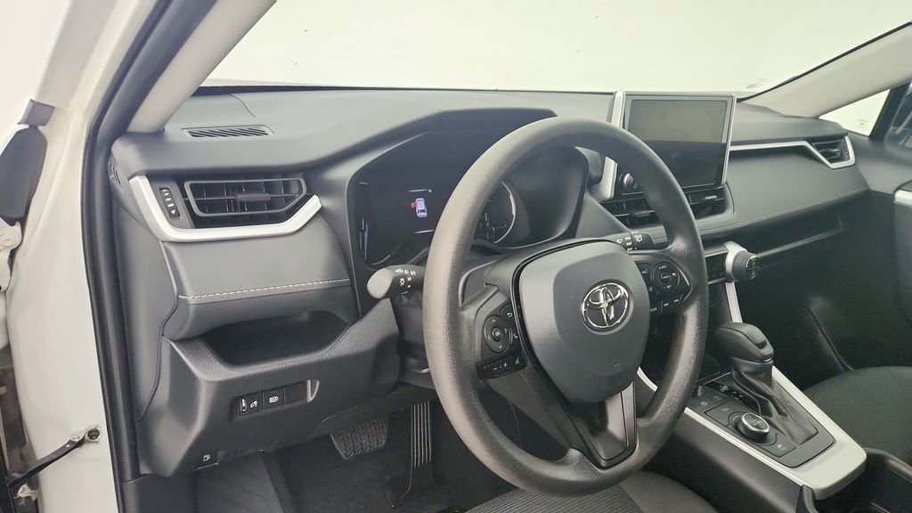 Used 2025 Toyota RAV4 LE AWD/4WD image 14