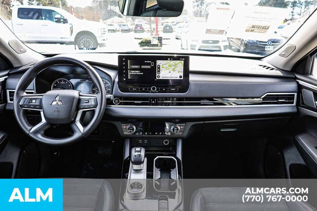 Used 2025 Mitsubishi Outlander SE image 32