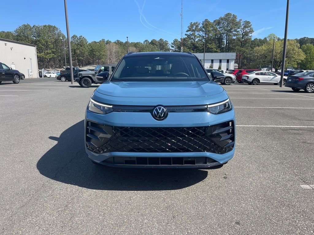 New 2026 Volkswagen Tiguan SE R-Line image 3