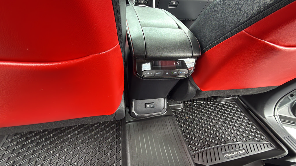 Used 2021 Toyota Highlander XSE AWD/4WD image 27