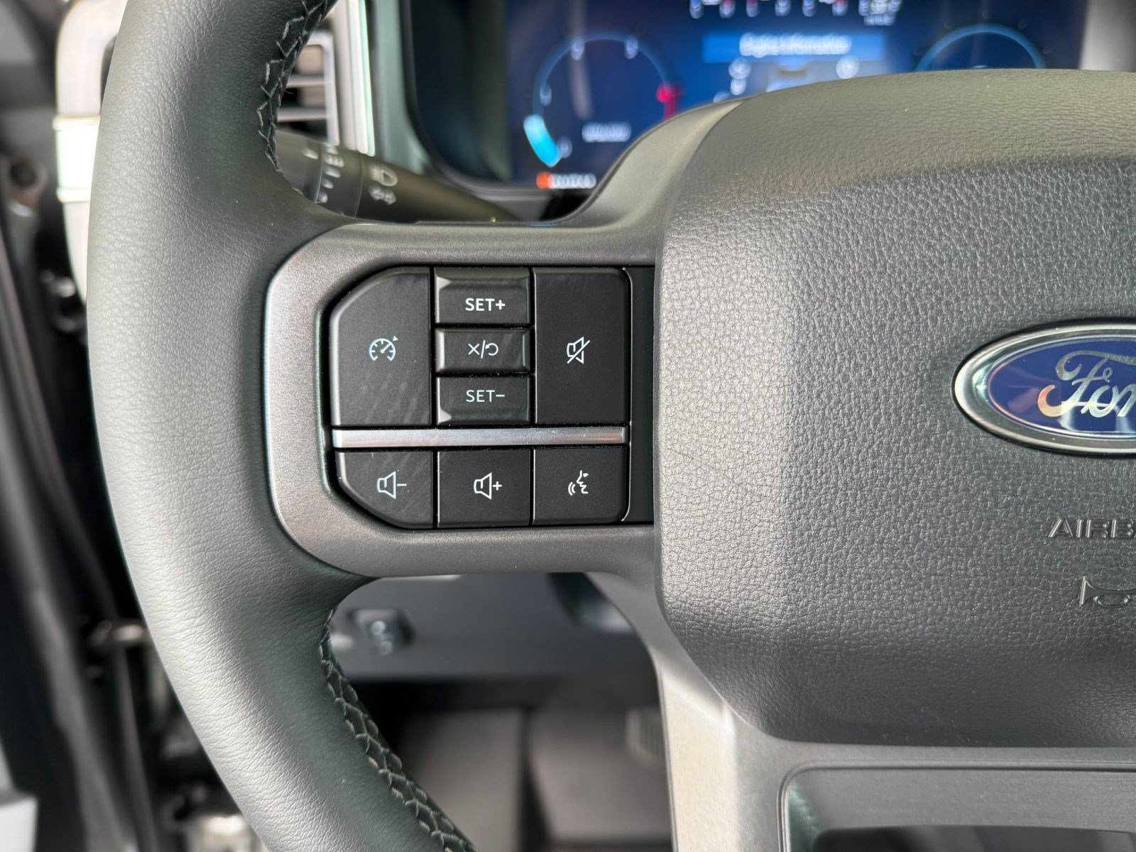 Used 2026 Ford F350 Lariat w/ Tremor Off-Road Package AWD/4WD image 18