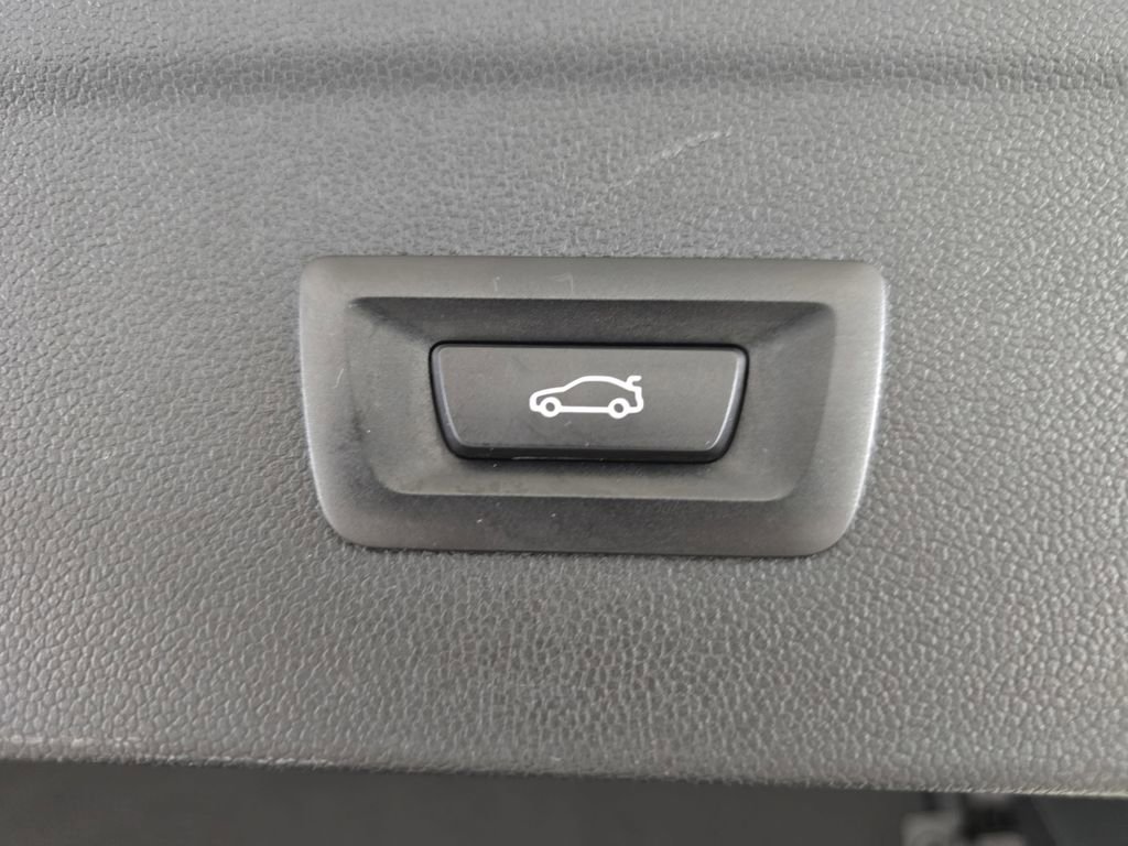 Used 2023 BMW iX xDrive50 image 29