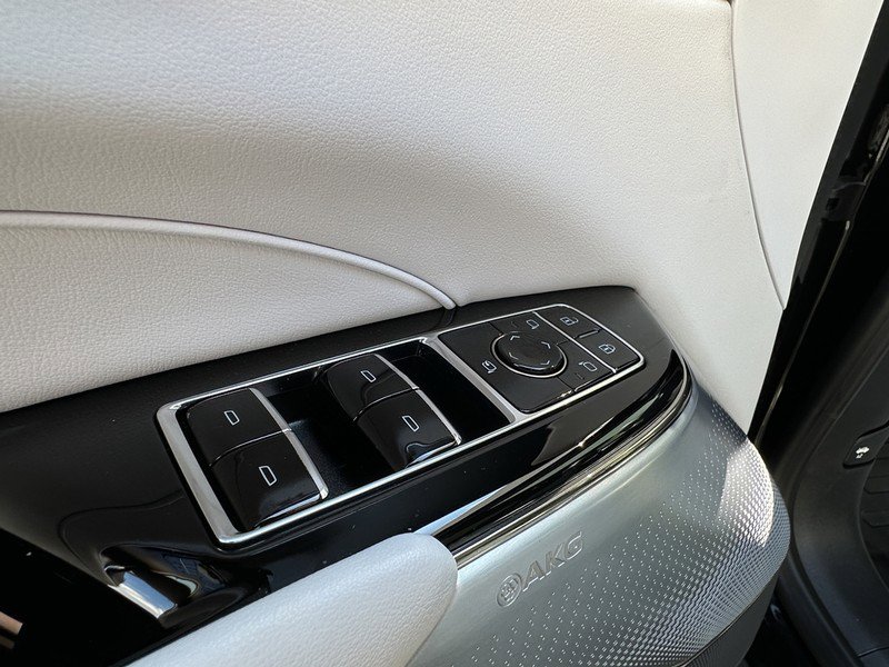 New 2025 Cadillac Lyriq Luxury image 18