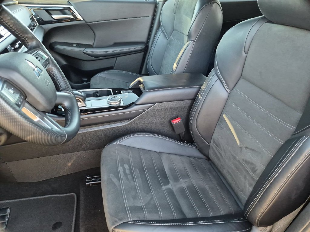 Used 2025 Mitsubishi Outlander SE AWD/4WD image 25
