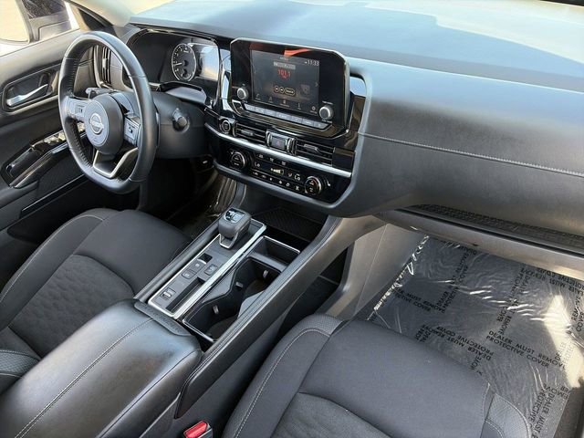 Used 2022 Nissan Pathfinder SV w/ SV Premium Package image 13