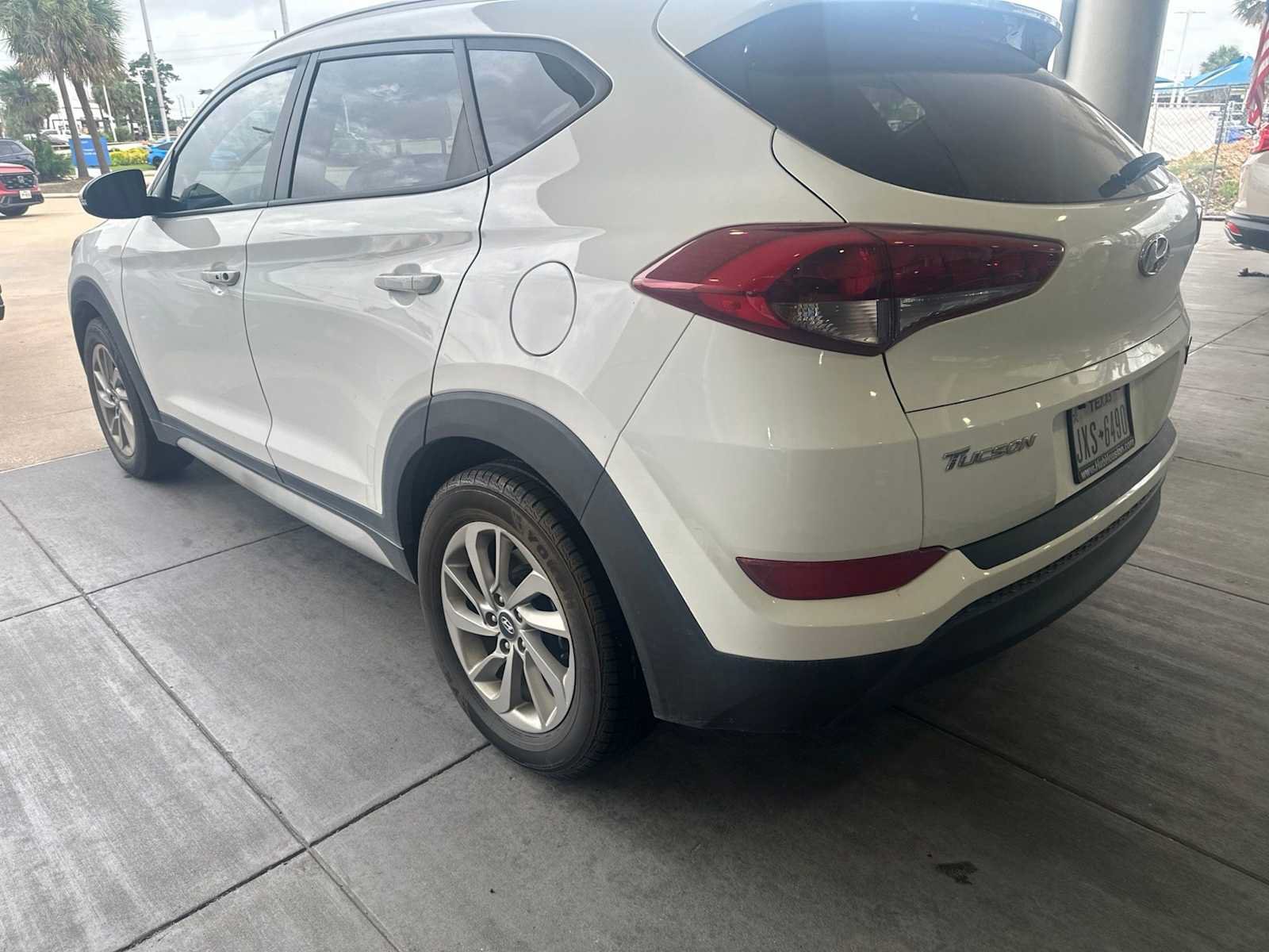 Used 2017 Hyundai Tucson SE Plus w/ Cargo Package FWD image 3