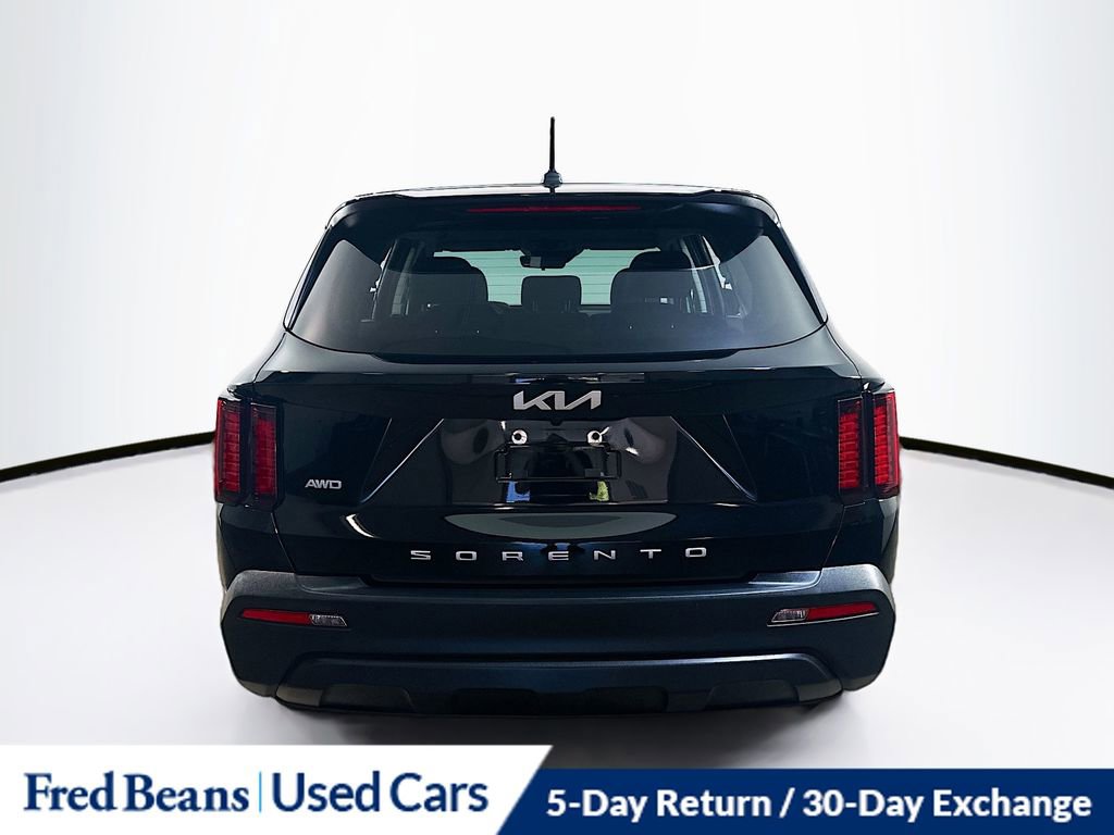 Used 2022 Kia Sorento LX image 8