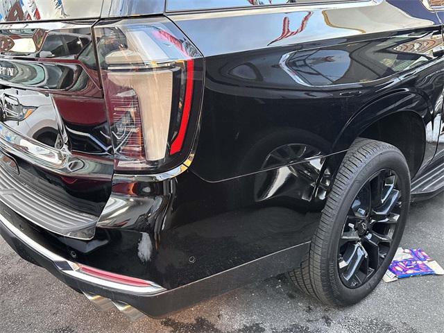 Used 2025 Chevrolet Suburban High Country image 6