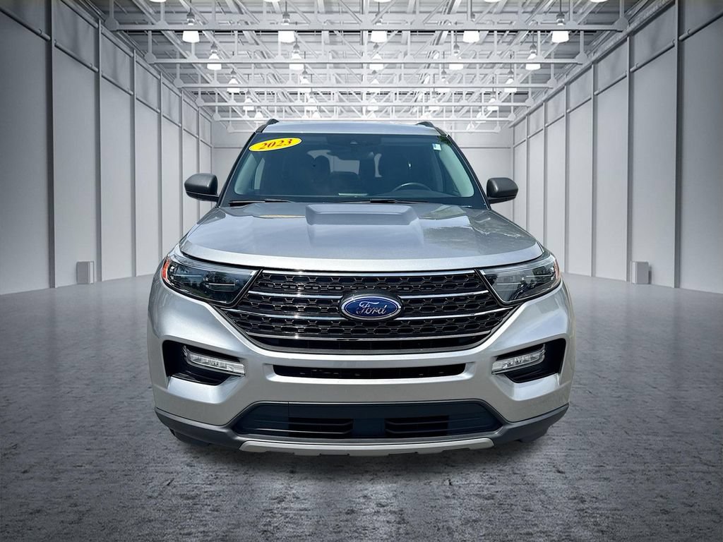 Used 2023 Ford Explorer XLT w/ Equipment Group 202A AWD/4WD image 2