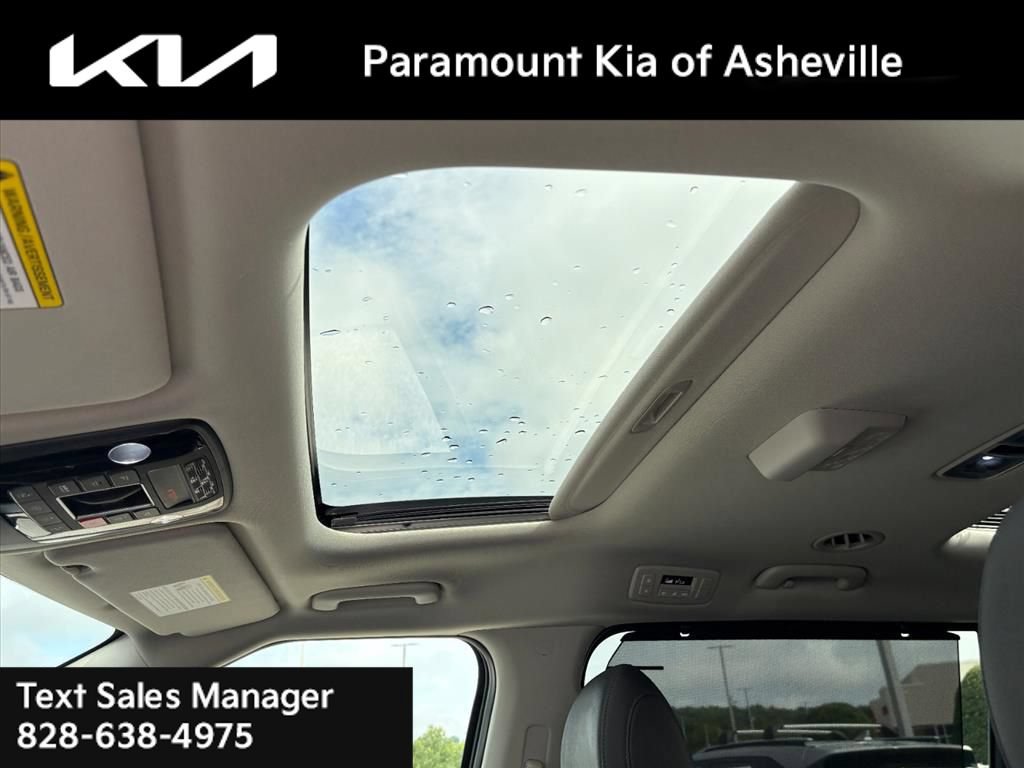 Certified 2025 Kia Carnival SX Prestige FWD image 14