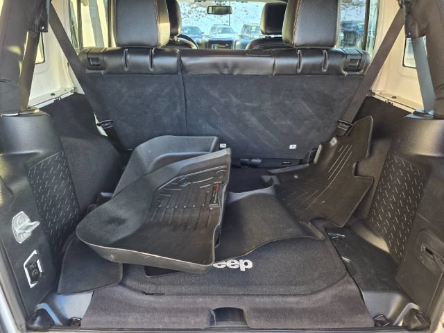 Used 2016 Jeep Wrangler Unlimited Sahara w/ Dual Top Group AWD/4WD image 22