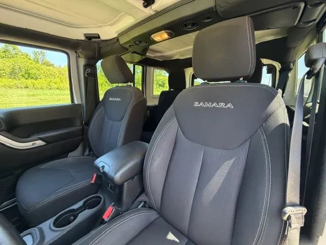 Used 2016 Jeep Wrangler Unlimited Sahara w/ Dual Top Group AWD/4WD image 13