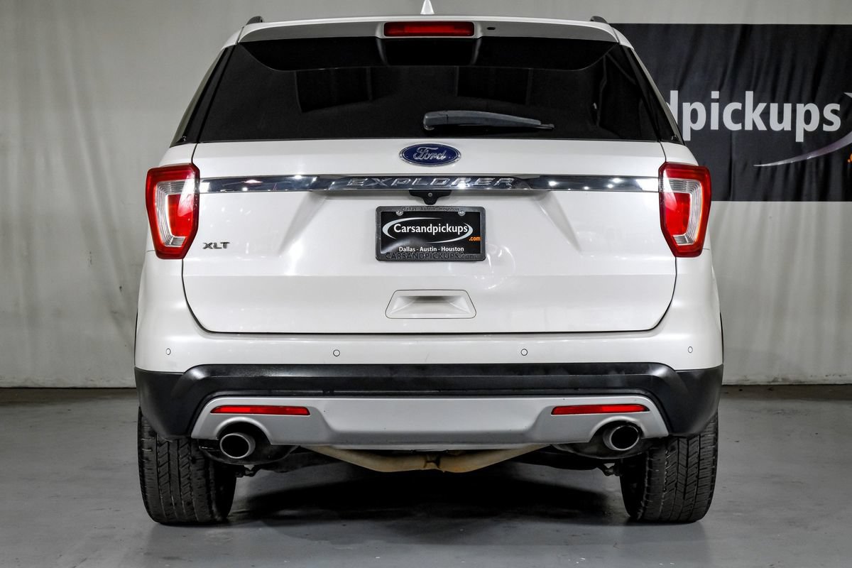 Used 2017 Ford Explorer XLT w/ Equipment Group 202A FWD image 9