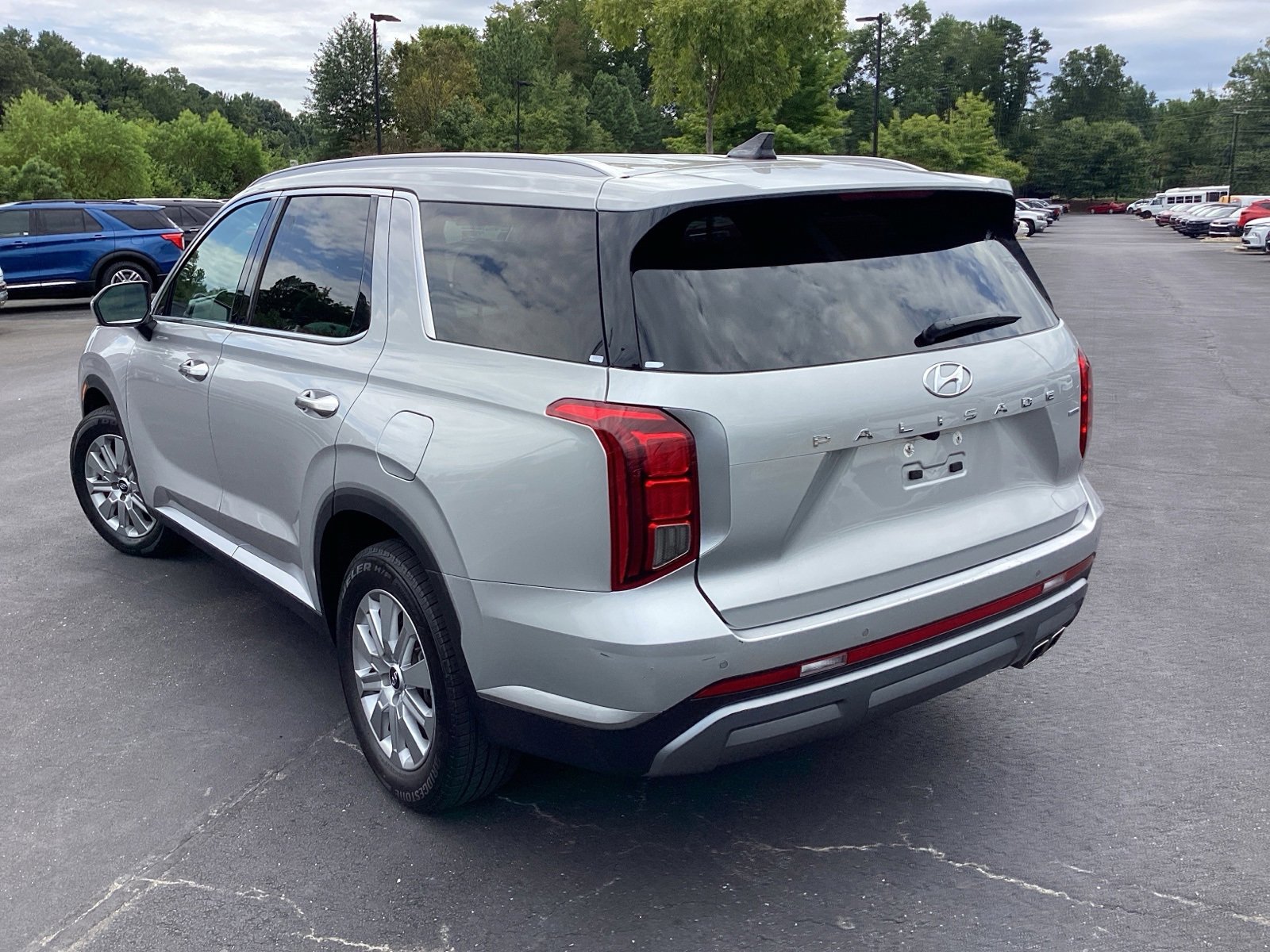 Used 2024 Hyundai Palisade SEL image 2
