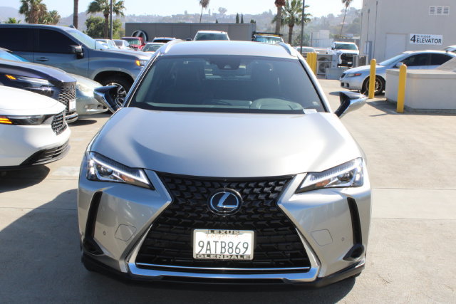 Certified 2022 Lexus UX 200 w/ Accessory Package (Z2) FWD image 2