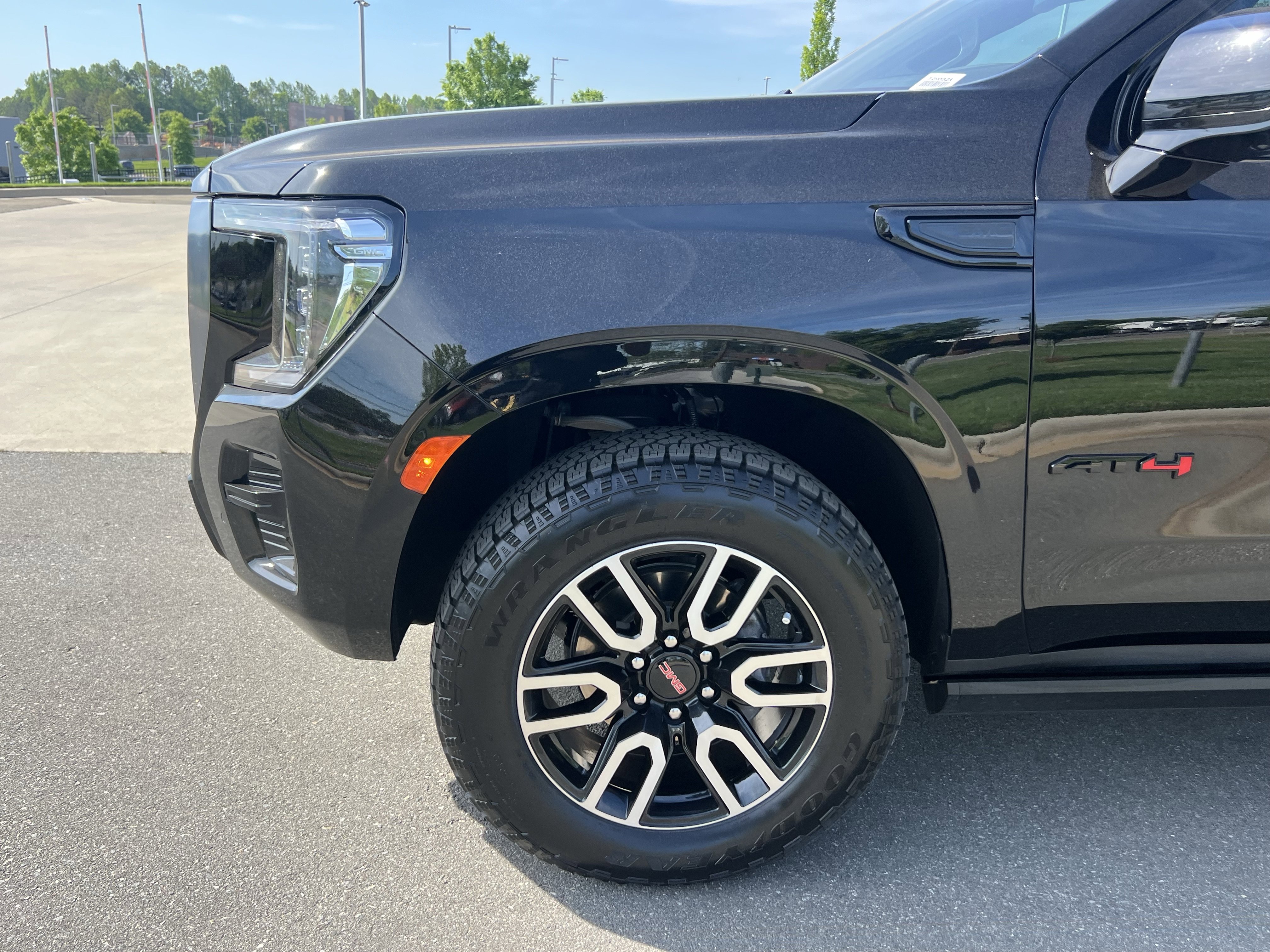 Used 2024 GMC Yukon AT4 w/ AT4 Premium Plus Package image 12