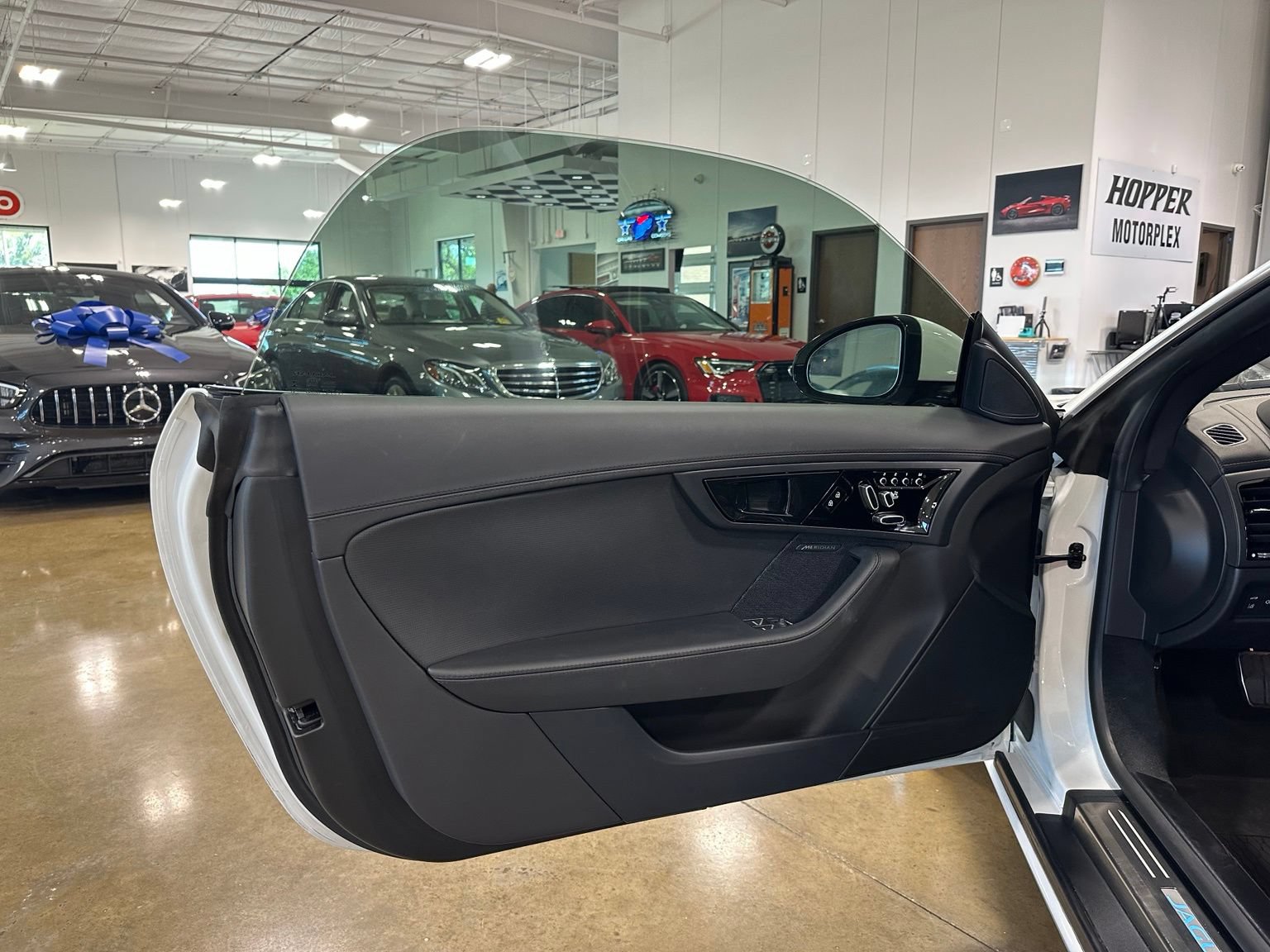 Used 2022 Jaguar F-TYPE Convertible RWD image 19