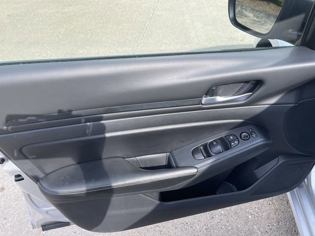 Used 2024 Nissan Altima 2.5 SV FWD image 10