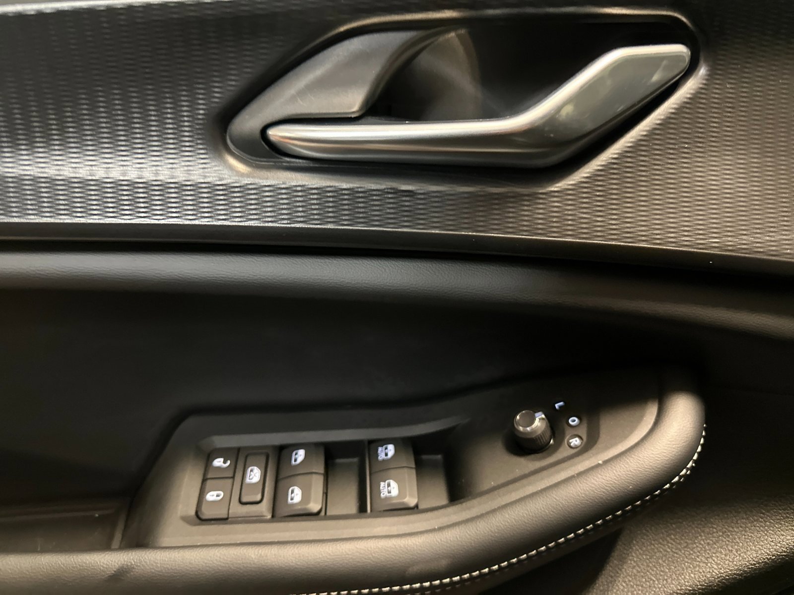 Used 2025 Jeep Grand Cherokee L Altitude image 10