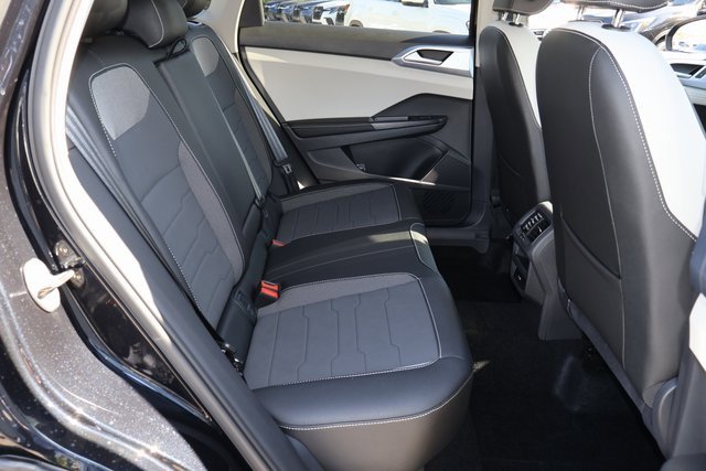 Certified 2025 Volkswagen Taos SE image 16