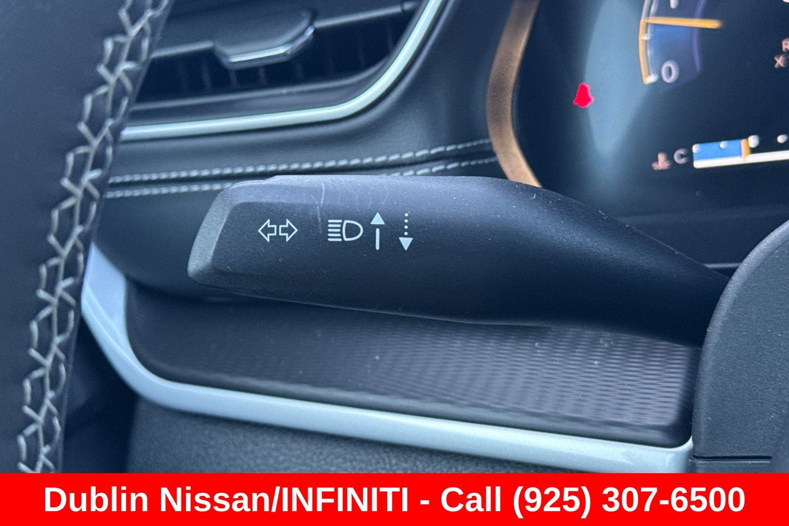 Used 2025 Jeep Grand Cherokee Laredo X w/ Luxury Tech Group I RWD image 38